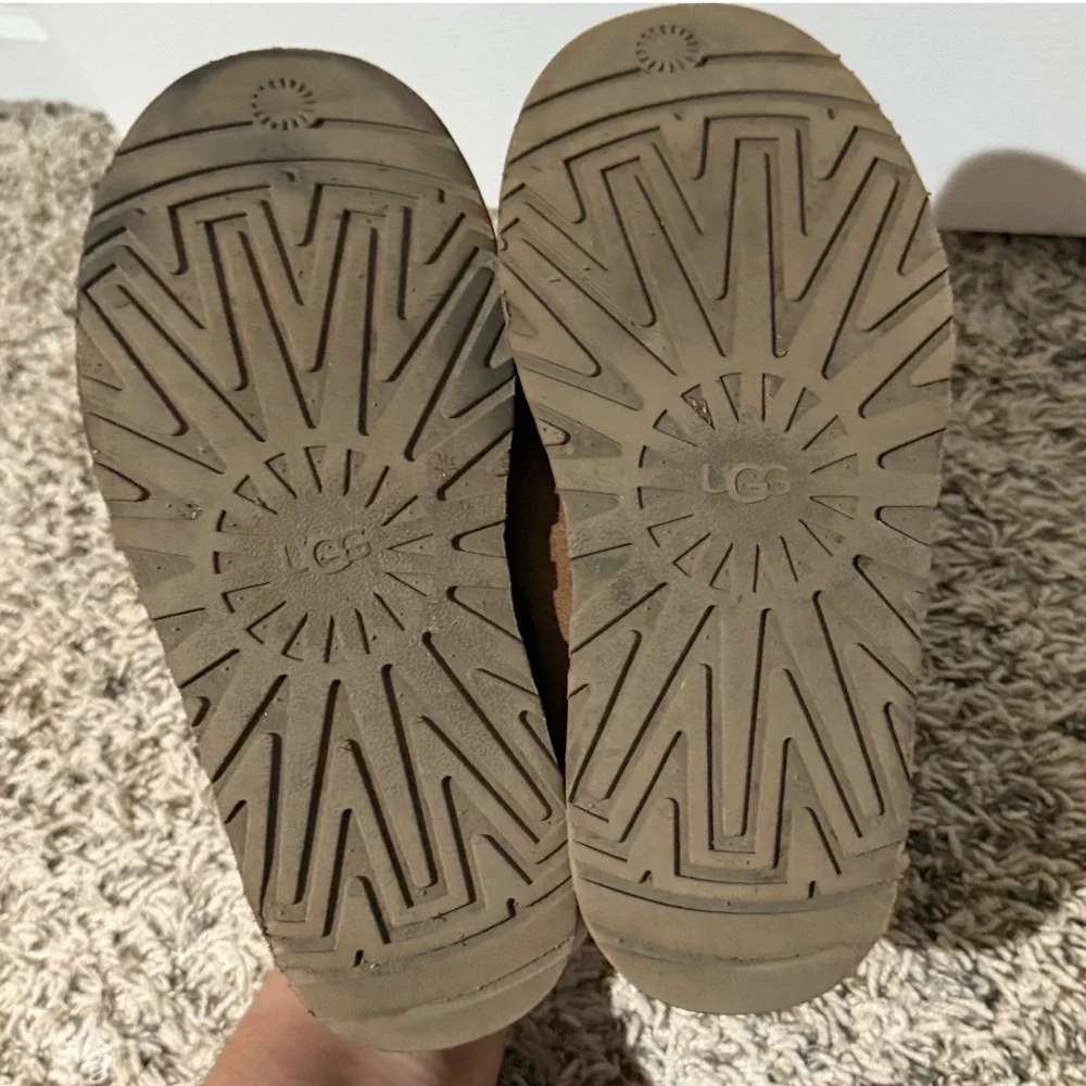 UGG Kids Tasman Chestnut Suede Slippers 1143776K Brown Size 3Y